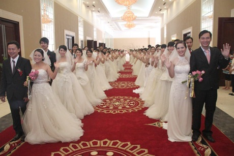 100 đôi uyên ương thành hôn ngày 2/9 - 7 100 đôi uyên ương tiến vào lễ đường tại Trung tâm Hội nghị tiệc cưới Grand Palace