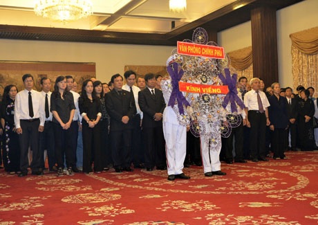 Đoàn văn phòng Chính phủ tại TPHCM vào viếng