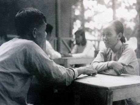 Bà Tống Thị Ba thăm chồng bị giam giữ tại nhà tù Côn Đảo năm 1967