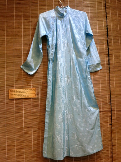 Áo dài của cựu tù chính trị Côn Đảo – Lê Tú Cẩm mặc trong ngày cưới