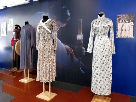 Áo dài Việt Nam qua các thời kỳ được nhà thiết kế Sĩ Hoàng phục chế