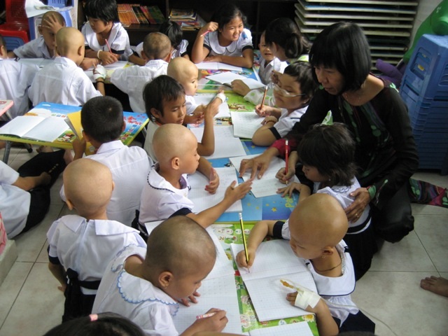 Cô giáo của lớp học nơi bệnh viện - 1 Cô giáo của lớp học nơi bệnh viện