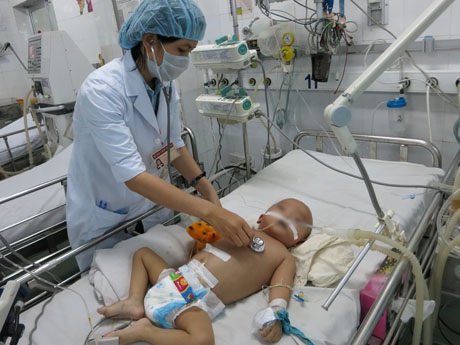 Bé N.T.M. điều trị viêm phổi mô kẽ tại BV Nhi Đồng 1 (TPHCM)