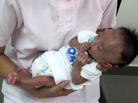 Tình thương của các y bác sĩ, các mạnh thường quân dành cho bé Dũng luôn dạt dào