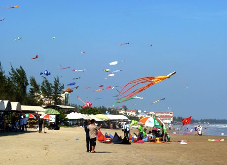 Diều bầy thả 1 dây (các con diều nối với nhau trên một trục hay theo dạng xương cá)