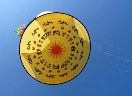 Diều đơn thả 1 dây (có khung và không khung) mang bản sắc riêng của các đội