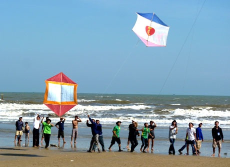 Diều đơn thả 1 dây (có khung và không khung) mang bản sắc riêng của các đội