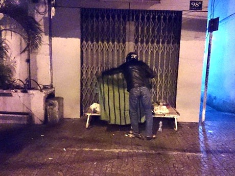 Sài Gòn lạnh nhất 10 năm qua, nhà vườn lo mai nở muộn - 4 Vườn mai của ông Đức đang trông đợi trời ấm vào thời gian tuốt lá (ảnh: Hồng Nhung)