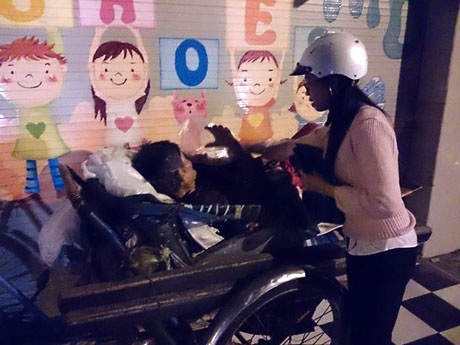 Sài Gòn lạnh nhất 10 năm qua, nhà vườn lo mai nở muộn - 3 Vườn mai của ông Đức đang trông đợi trời ấm vào thời gian tuốt lá (ảnh: Hồng Nhung)