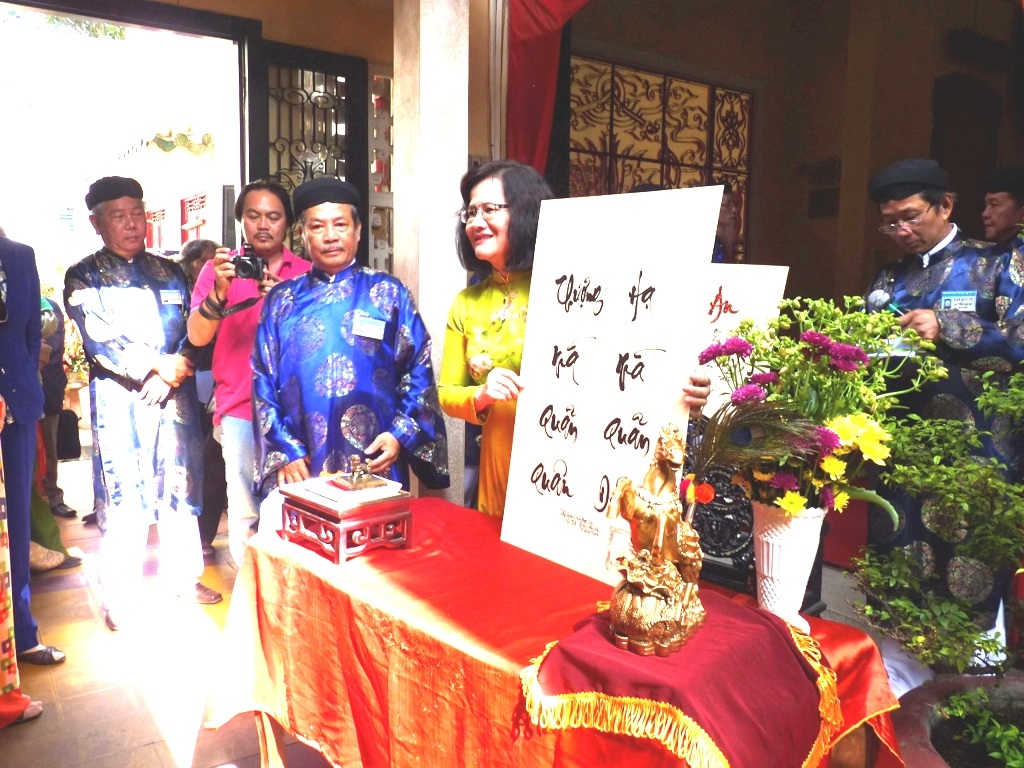 Cây nêu hạ xuống phải đem vứt đi, không giữ lại trong nhà