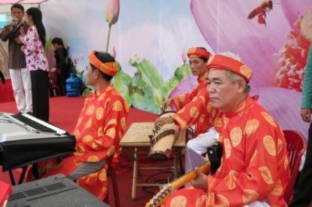 “Đờn ca tài tử phải “đánh thức” giới trẻ từ ghế nhà trường” - 1 “Đờn ca tài tử phải “đánh thức” giới trẻ từ ghế nhà trường”