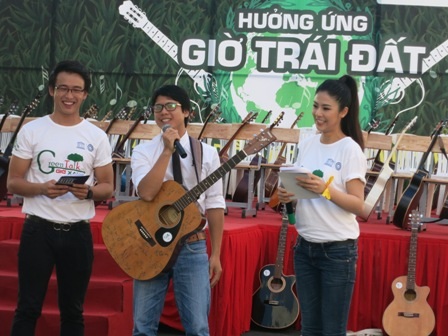 Đồng diễn guitar cùng người điếc, câm hưởng ứng Giờ Trái Đất