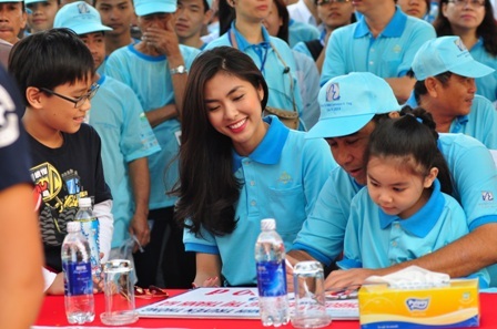 Diễn viên Tăng Thanh Hà, Đại sứ Quyền Linh tham gia ủng hộ chương trình