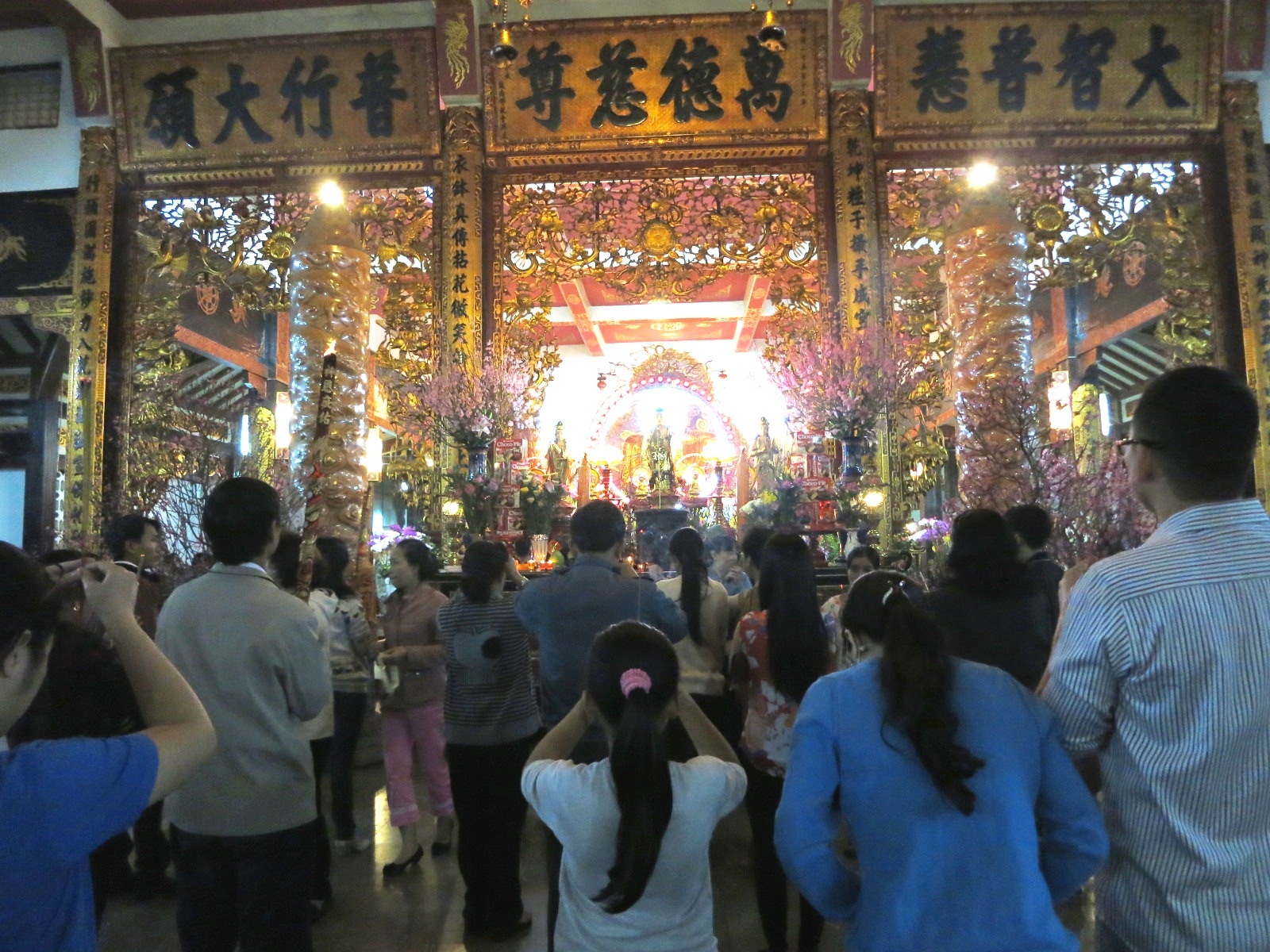 Chùa Vĩnh Nghiêm (quận 3) đón hàng ngàn Phật tử đi lễ chùa đầu năm