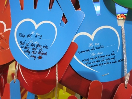 Mô hình chợ Bến Thành làm từ sách