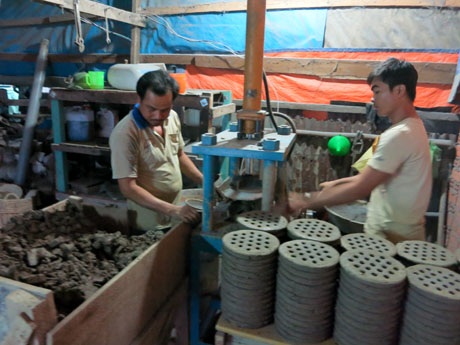 Những người không quản khó nhọc gắn bó với nghề nặn ông Táo, sang năm mới sẽ thất nghiệp