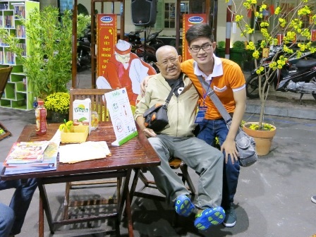 Mô hình chợ Bến Thành làm từ sách