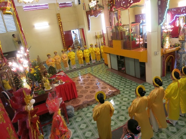 Ban tế nữ bắt đầu lúc 10 giờ