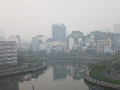 Sương sớm bao phủ kênh Nhiêu Lộc - Thị Nghè