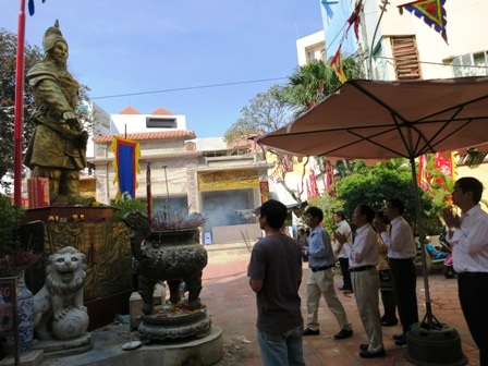 Đầu năm xin lộc ngựa thần