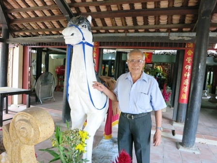 Đầu năm xin lộc ngựa thần