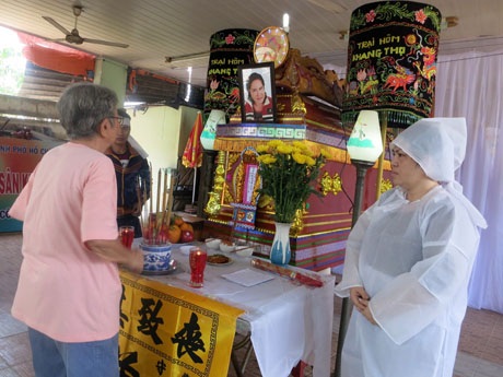 Bạn bè, đồng nghiệp đến viếng người nghệ sĩ tài hoa