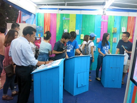 Chương trình trải nghiệm công nghệ mua bán, chia sẻ, và xuất bản ebook thu hút nhiều bạn trẻ