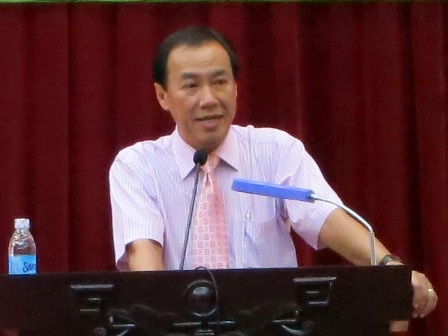 Theo BS Lương Lễ Hoàng, khói thuốc lá là hóa chất độc hại nhất đối với bệnh tim mạch