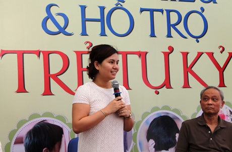 Chị Trần Thanh Hương và 2 con trai Jordan và Jason (phải) - (Ảnh do nhân vật cung cấp)