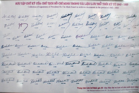 79 chữ ký của Bác Hồ