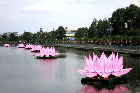 Phật tử náo nức bước vào tuần lễ Phật đản