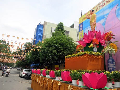 Phật tử náo nức bước vào tuần lễ Phật đản