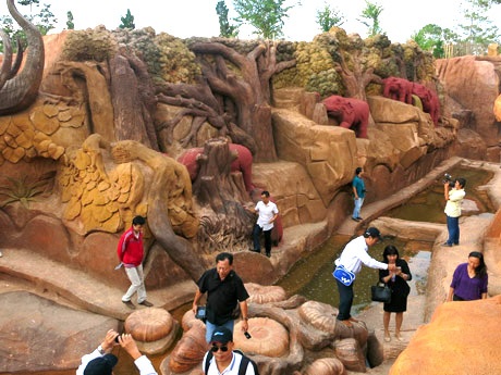 Đường hầm lộ thiên bằng đất sét khắc họa thiên nhiên, con người và lịch sử hình thành Đà Lạt