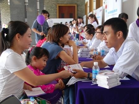 Nhiều gia đình tham gia lễ phát động