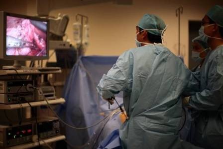 Phẫu thuật bằng phương pháp nội soi, điều trị bệnh sa sinh dục tại Bệnh viện FV