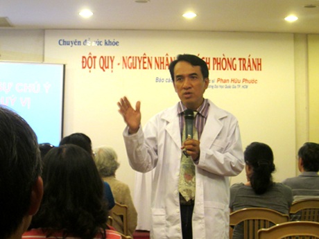 Đừng nhầm đột quỵ với trúng gió