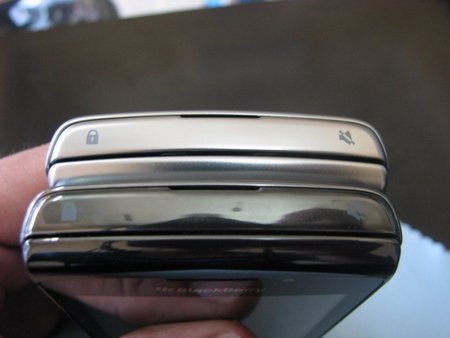 2 mẫu BlackBerry “độc” bất ngờ xuất hiện tại Việt Nam - 14 2 mẫu BlackBerry “độc” bất ngờ xuất hiện tại Việt Nam - 14