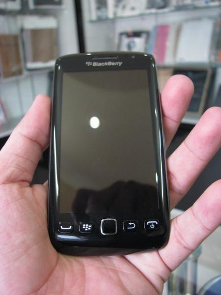 2 mẫu BlackBerry “độc” bất ngờ xuất hiện tại Việt Nam - 17 2 mẫu BlackBerry “độc” bất ngờ xuất hiện tại Việt Nam - 17