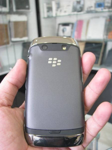 2 mẫu BlackBerry “độc” bất ngờ xuất hiện tại Việt Nam - 18 2 mẫu BlackBerry “độc” bất ngờ xuất hiện tại Việt Nam - 18