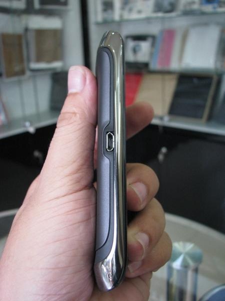 2 mẫu BlackBerry “độc” bất ngờ xuất hiện tại Việt Nam - 19 2 mẫu BlackBerry “độc” bất ngờ xuất hiện tại Việt Nam - 19