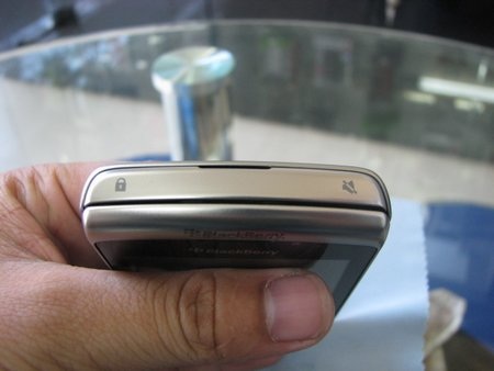 2 mẫu BlackBerry “độc” bất ngờ xuất hiện tại Việt Nam - 5 2 mẫu BlackBerry “độc” bất ngờ xuất hiện tại Việt Nam - 5