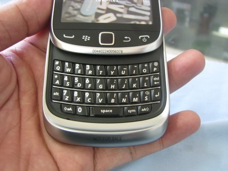 2 mẫu BlackBerry “độc” bất ngờ xuất hiện tại Việt Nam - 6 2 mẫu BlackBerry “độc” bất ngờ xuất hiện tại Việt Nam - 6