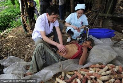 Kỳ quái người đàn ông uống xăng suốt 42 năm để tự chữa bệnh - 3 Kỳ quái người đàn ông uống xăng suốt 42 năm để tự chữa bệnh - 3