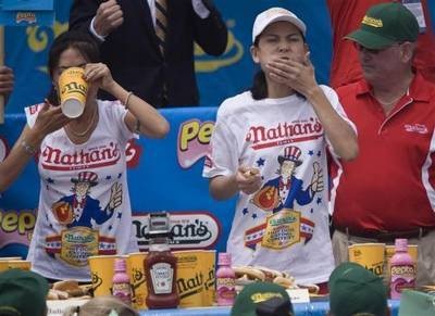 Thú vị cuộc thi ăn hot dog thường niên tại New York - 10 Thú vị cuộc thi ăn hot dog thường niên tại New York - 10