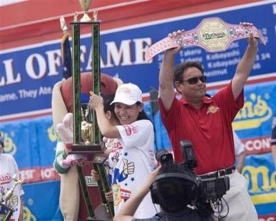 Thú vị cuộc thi ăn hot dog thường niên tại New York - 11 Thú vị cuộc thi ăn hot dog thường niên tại New York - 11