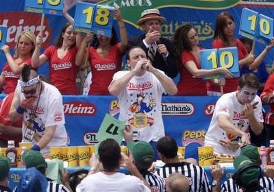 Thú vị cuộc thi ăn hot dog thường niên tại New York - 3 Thú vị cuộc thi ăn hot dog thường niên tại New York - 3