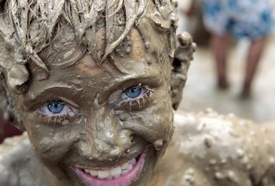 Vui nhộn lễ hội bùn thường niên tại Mỹ - 1