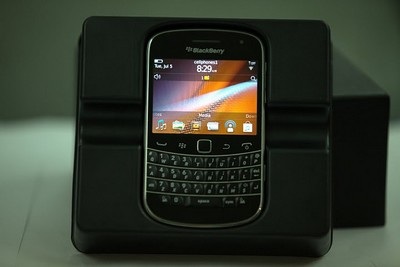 Đập hộp BlackBerry Bold 9900 đầu tiên tại Việt Nam - 1 Đập hộp BlackBerry Bold 9900 đầu tiên tại Việt Nam - 1