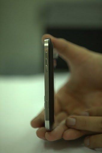 Đập hộp BlackBerry Bold 9900 đầu tiên tại Việt Nam - 2 Đập hộp BlackBerry Bold 9900 đầu tiên tại Việt Nam - 2