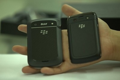 Đập hộp BlackBerry Bold 9900 đầu tiên tại Việt Nam - 6 Đập hộp BlackBerry Bold 9900 đầu tiên tại Việt Nam - 6